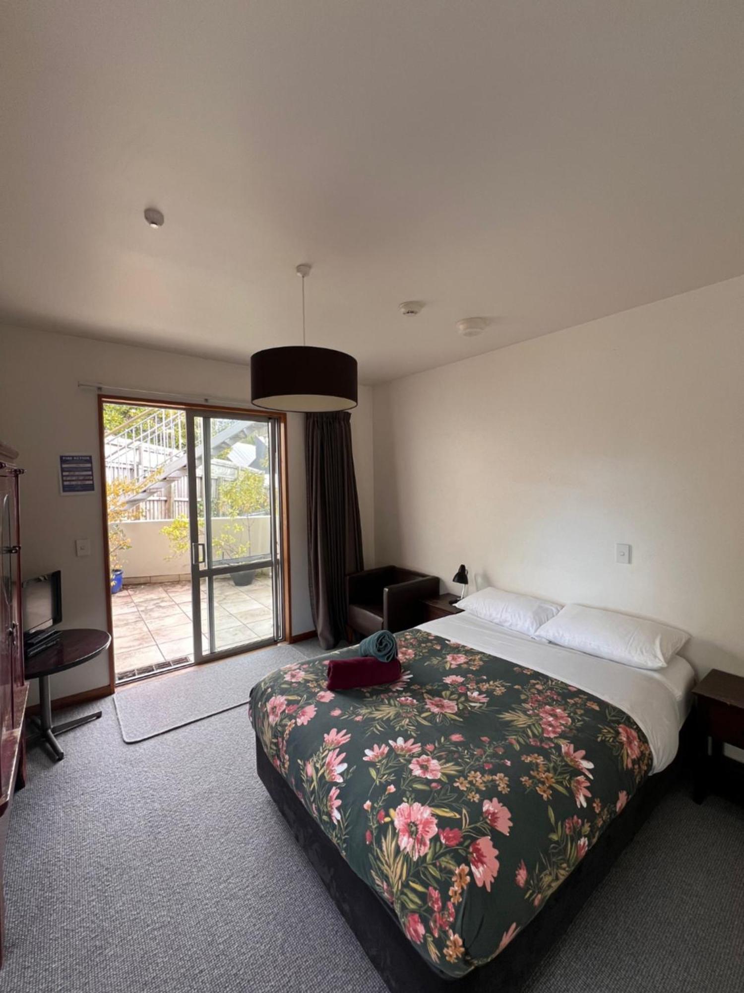 On Top Backpackers Dunedin Exterior foto